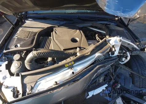 2017 Mercedes-Benz C 300 Sport z USA, uszkodzony, nr VIN 55SWF4JB9HU201200